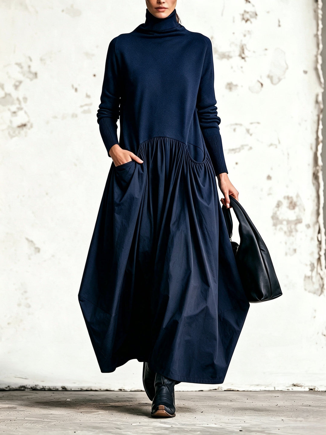 Ilaria | Oversize maxiklänning med hög krage och fickor
